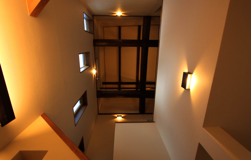 玄関ホール 吹き抜け